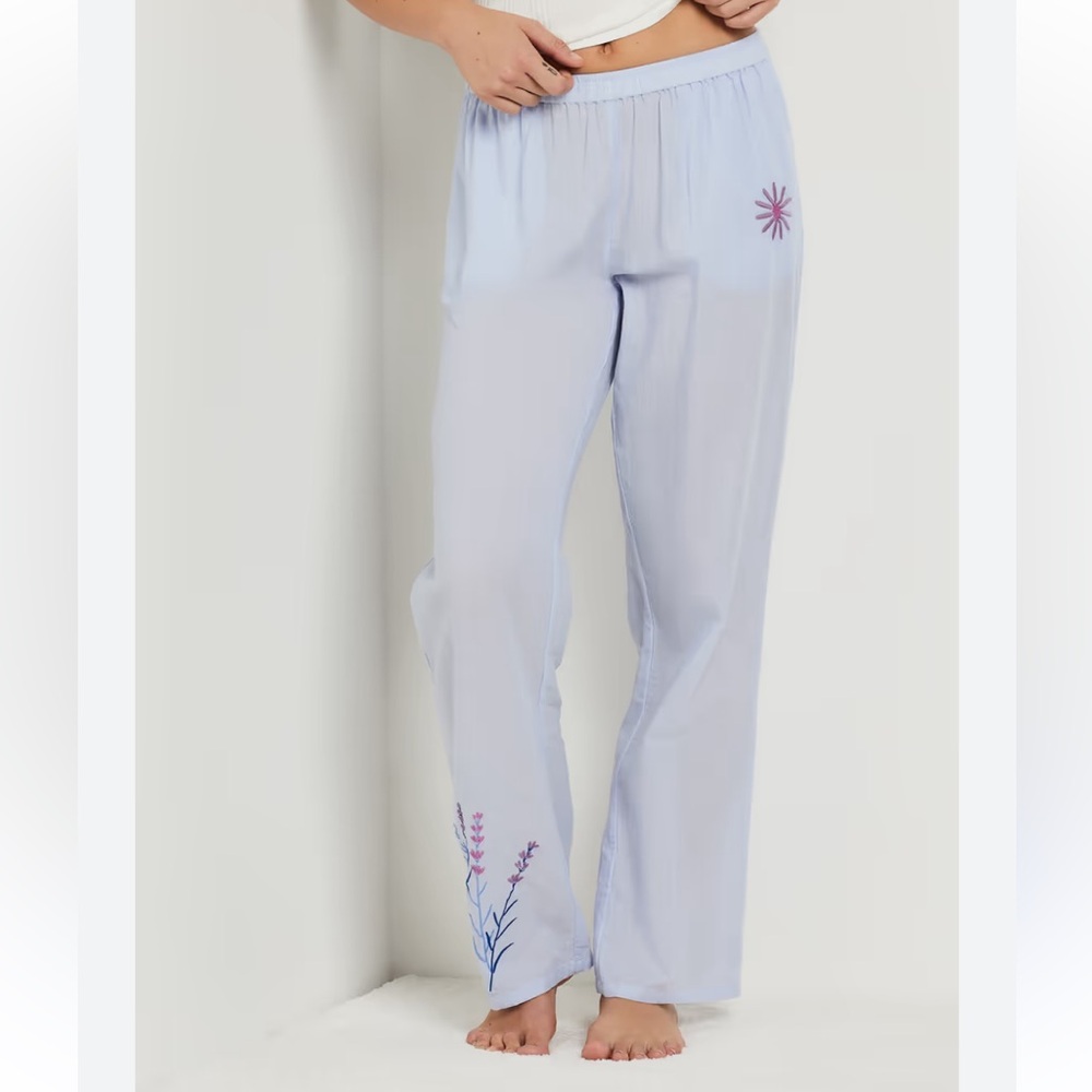 Vintage wide leg Blair embroidered lounge pant jean m